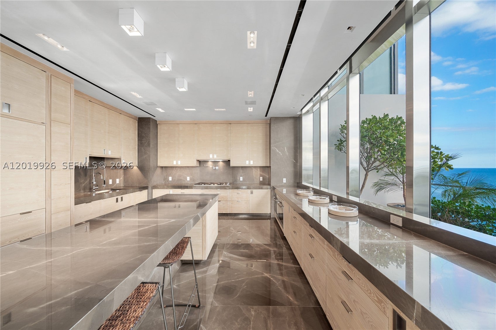 800 S Pointe Dr Penthouse 2204