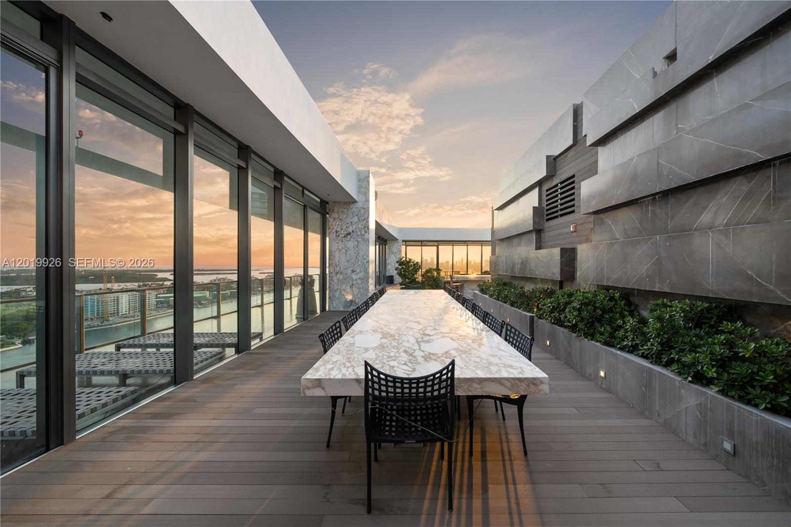APOGEE CONDO - Residential
