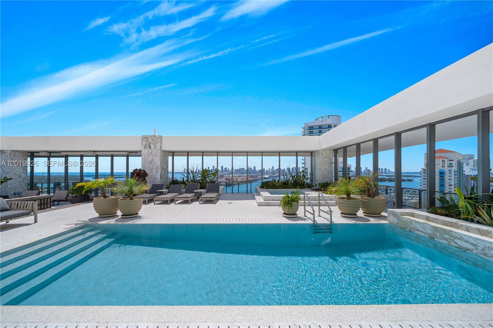 APOGEE CONDO - Residential