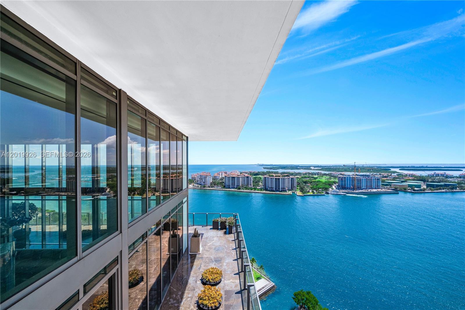 APOGEE CONDO - Residential