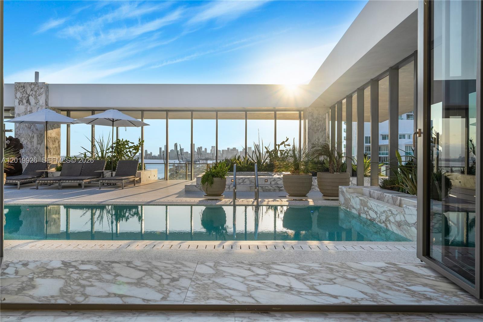 APOGEE CONDO - Residential