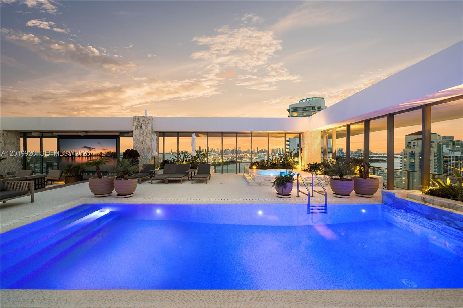 APOGEE CONDO - Residential