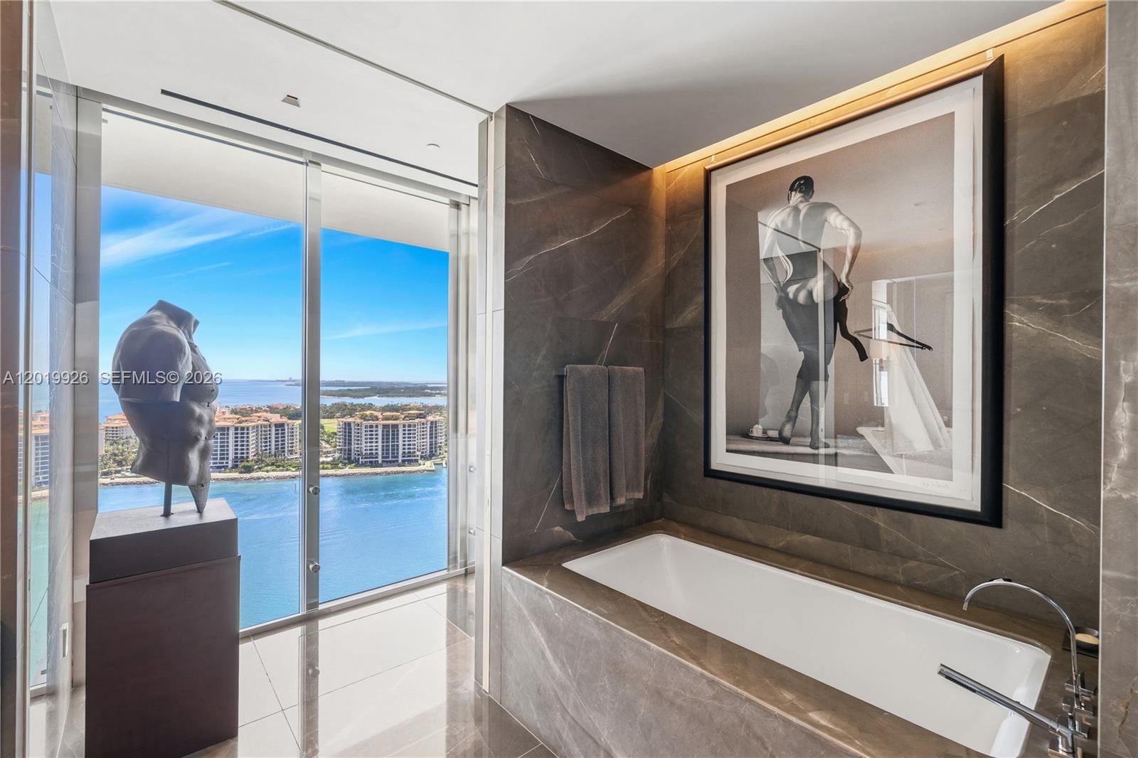 APOGEE CONDO - Residential