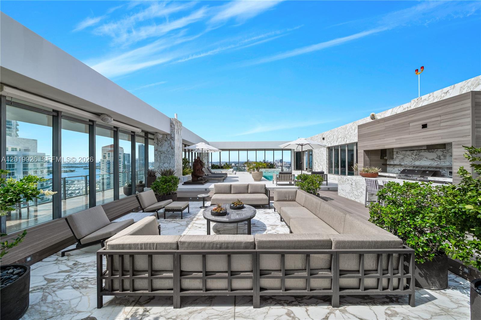 APOGEE CONDO - Residential