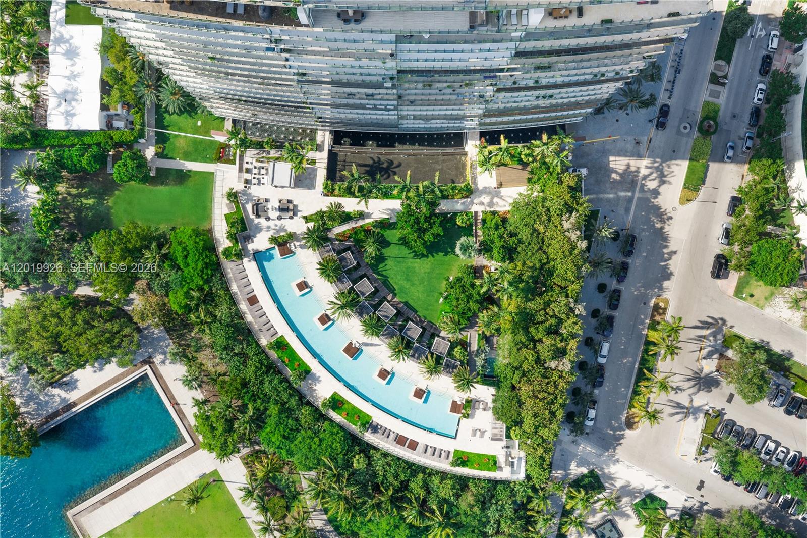 APOGEE CONDO - Residential
