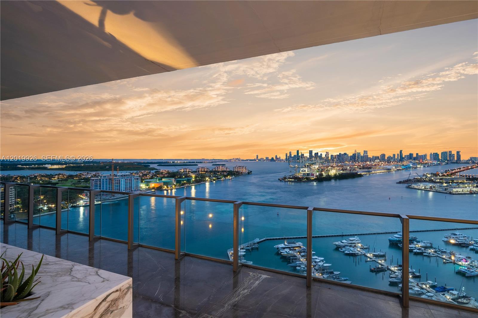 APOGEE CONDO - Residential