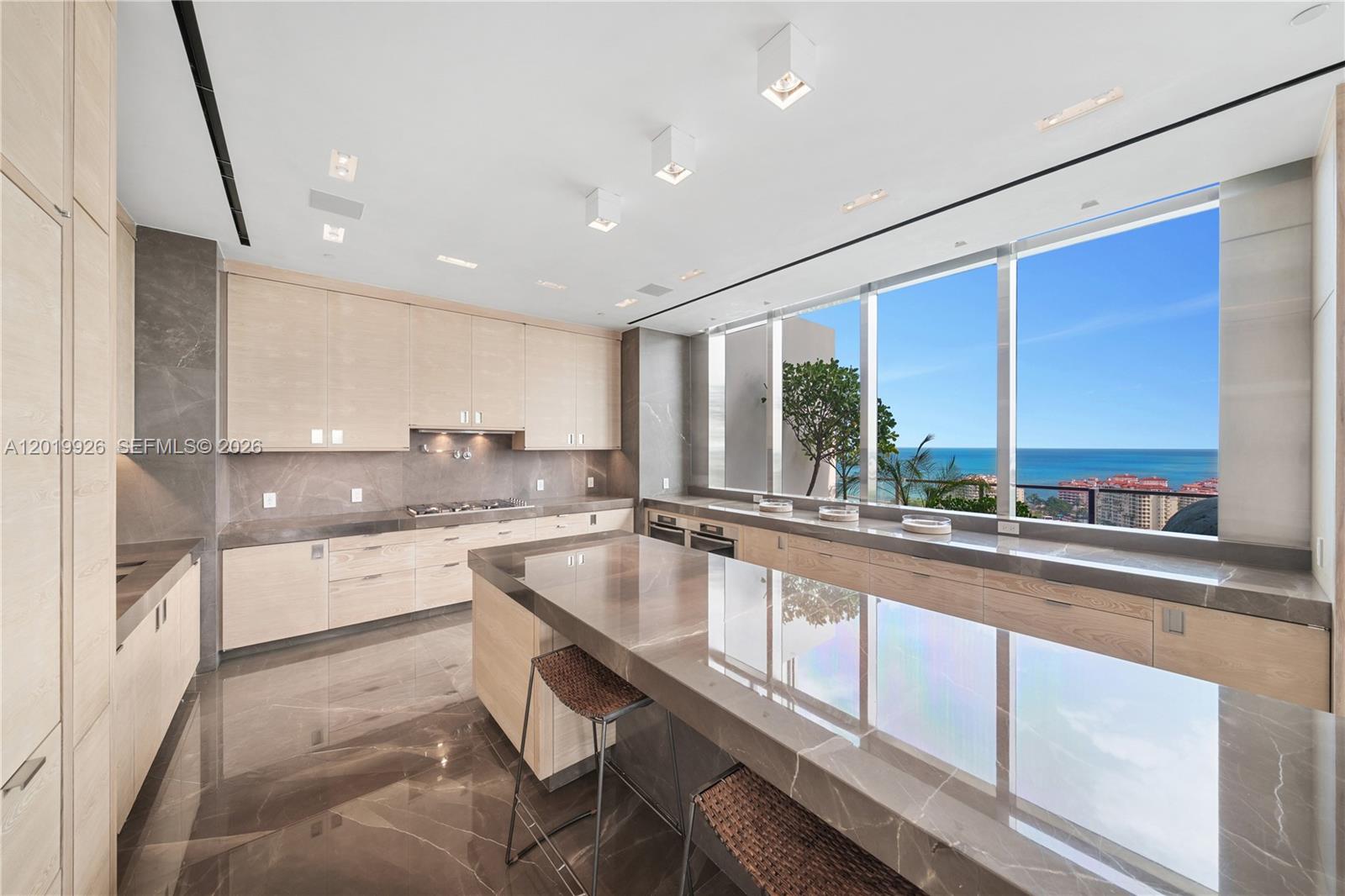 APOGEE CONDO - Residential