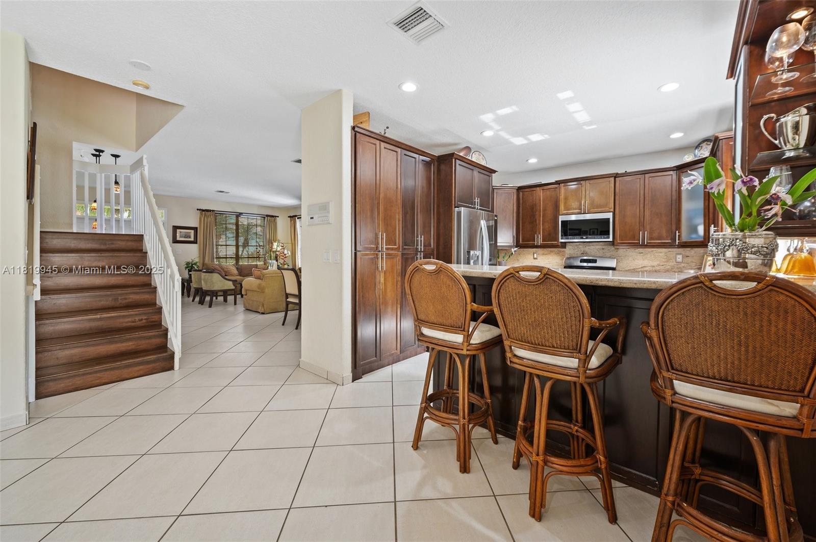 DORAL GLEN T-17816 - Residential