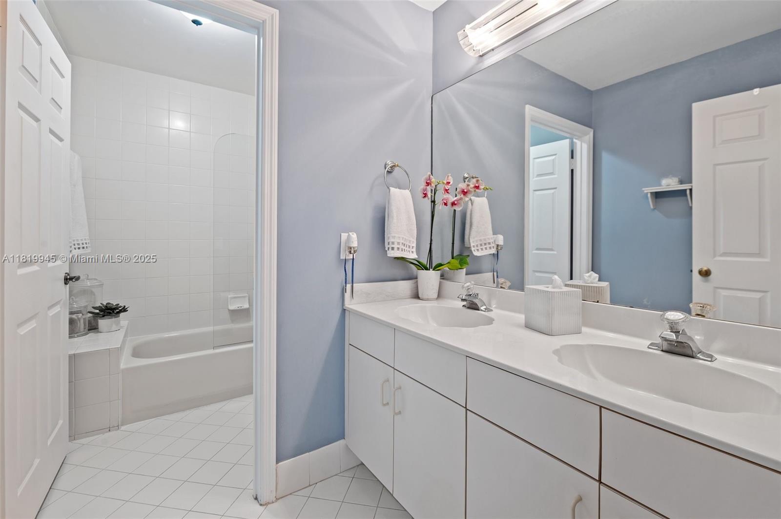 DORAL GLEN T-17816 - Residential
