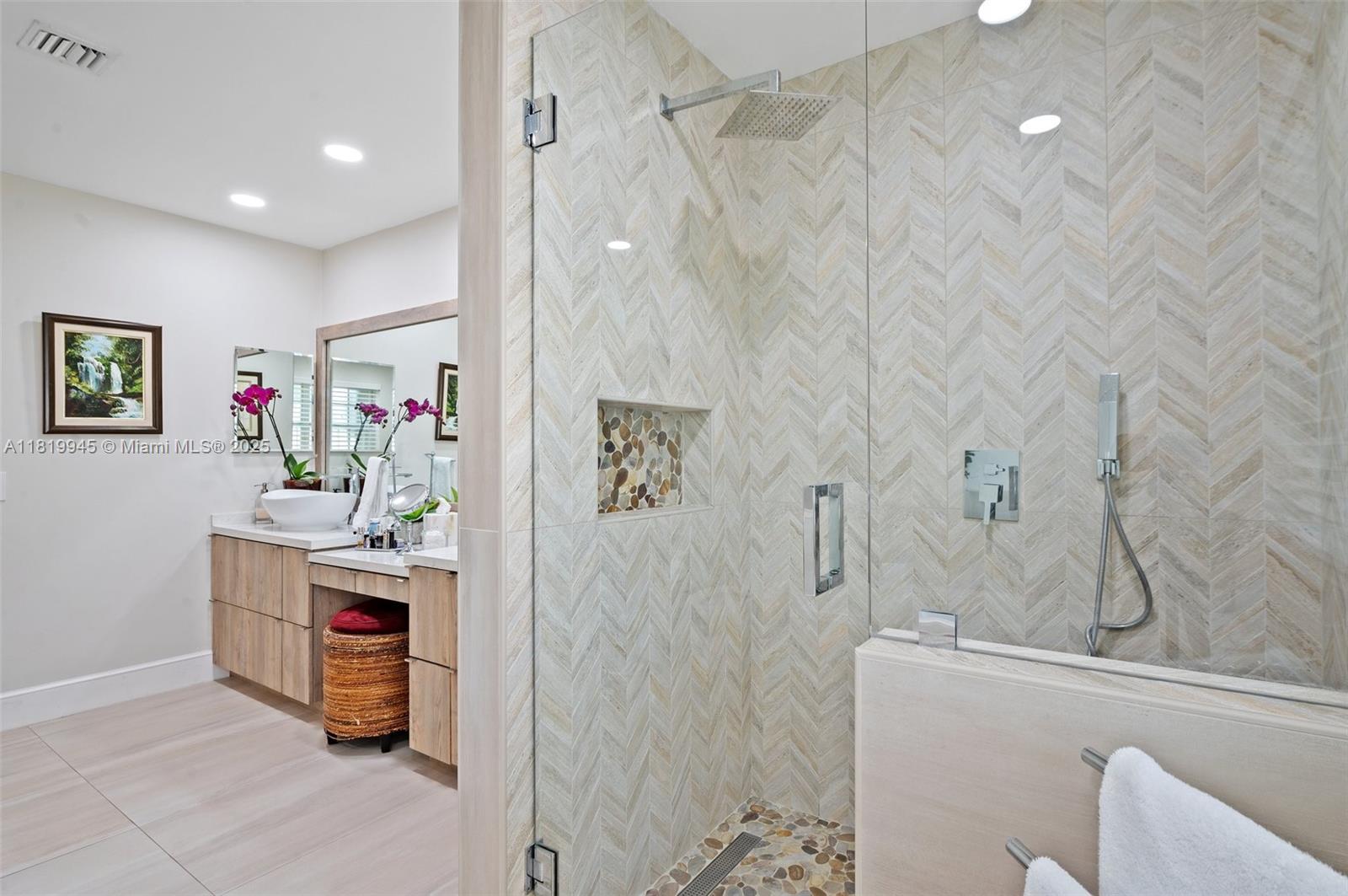 DORAL GLEN T-17816 - Residential