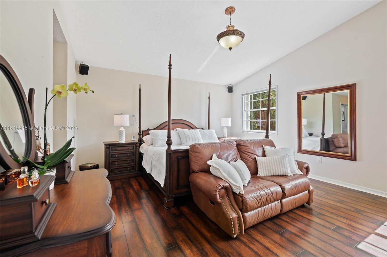 DORAL GLEN T-17816 - Residential