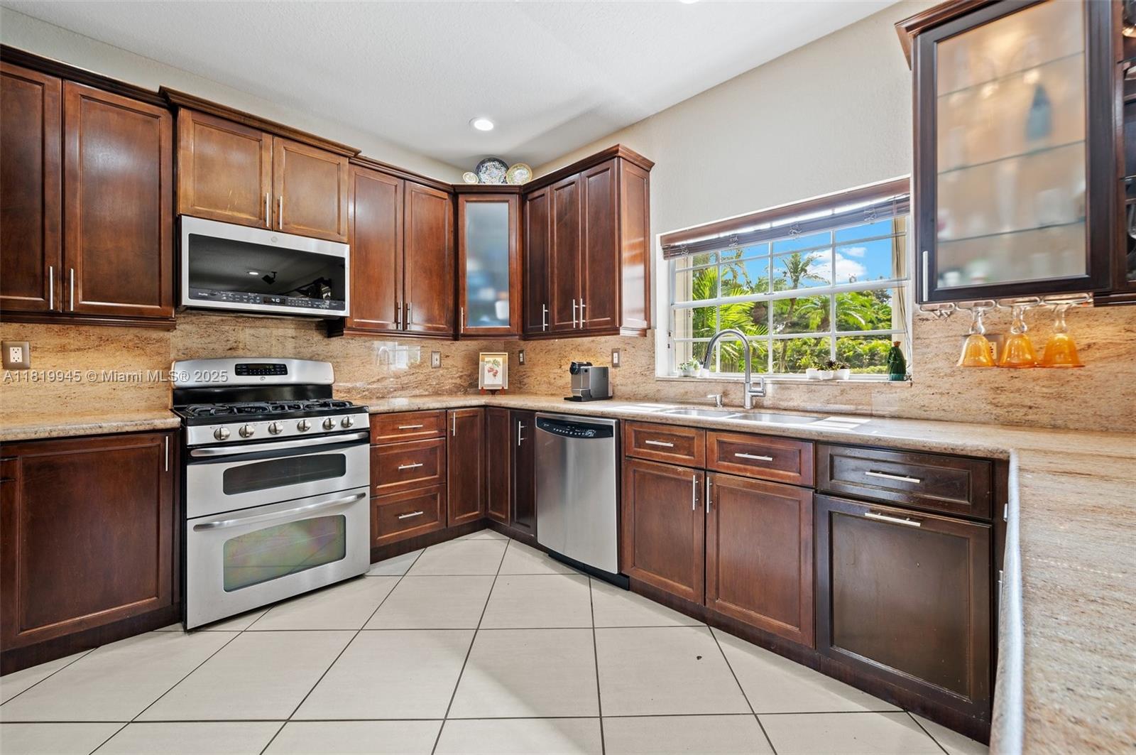 DORAL GLEN T-17816 - Residential