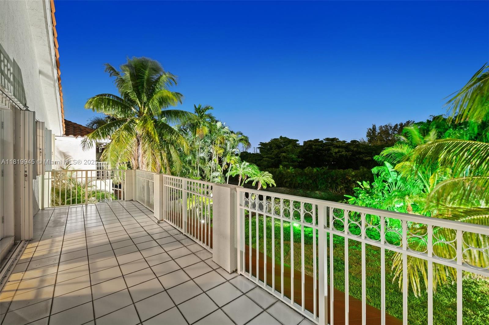 DORAL GLEN T-17816 - Residential