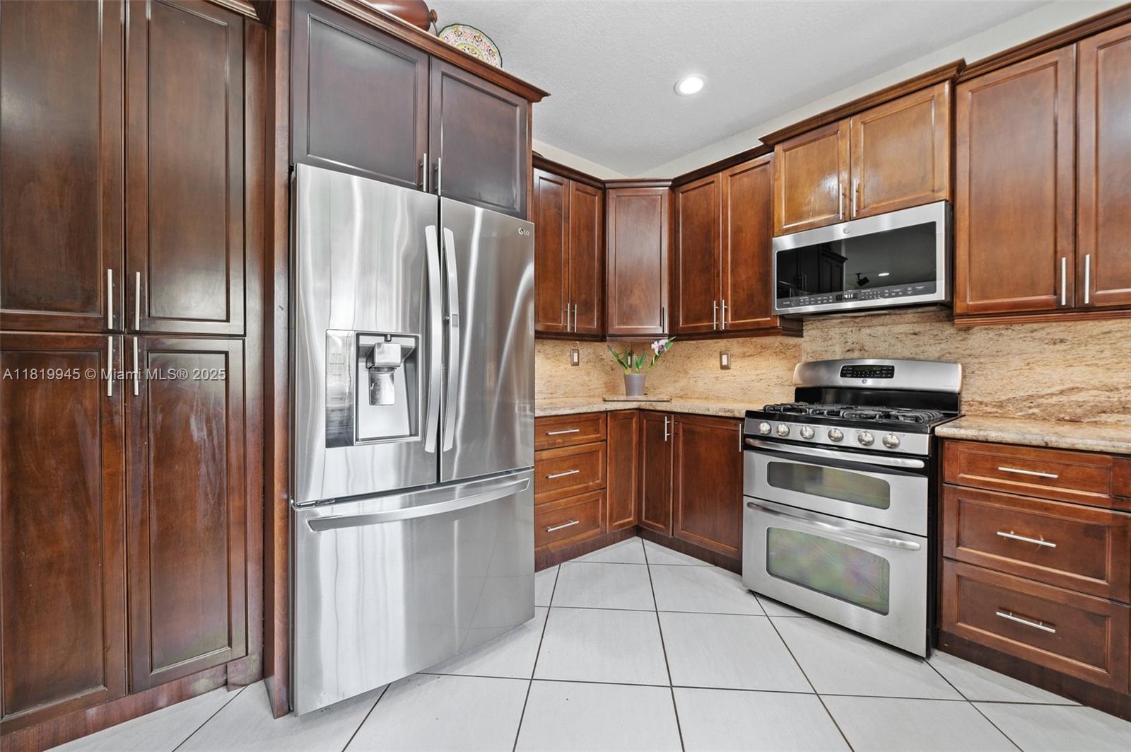 DORAL GLEN T-17816 - Residential