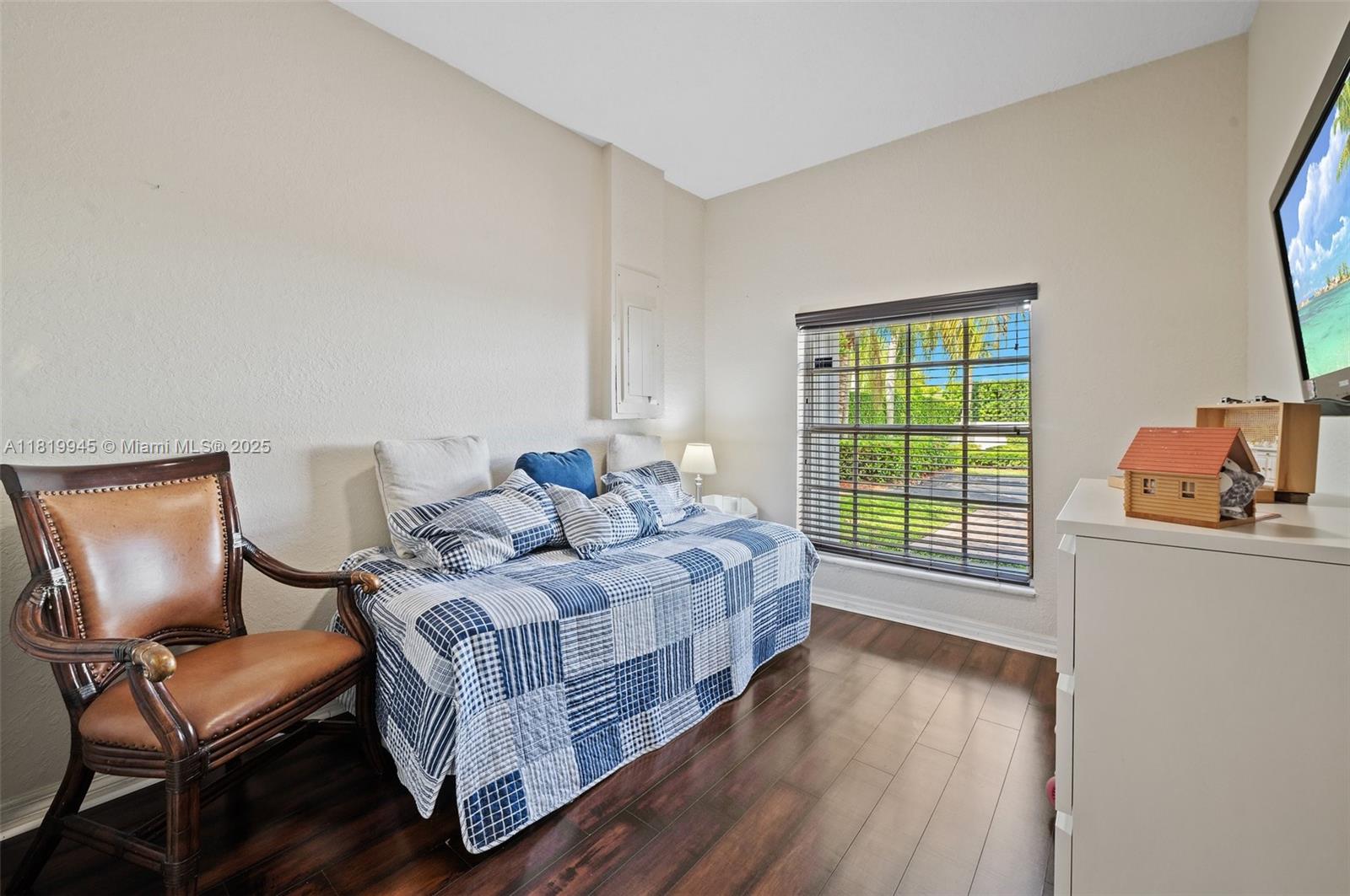 DORAL GLEN T-17816 - Residential