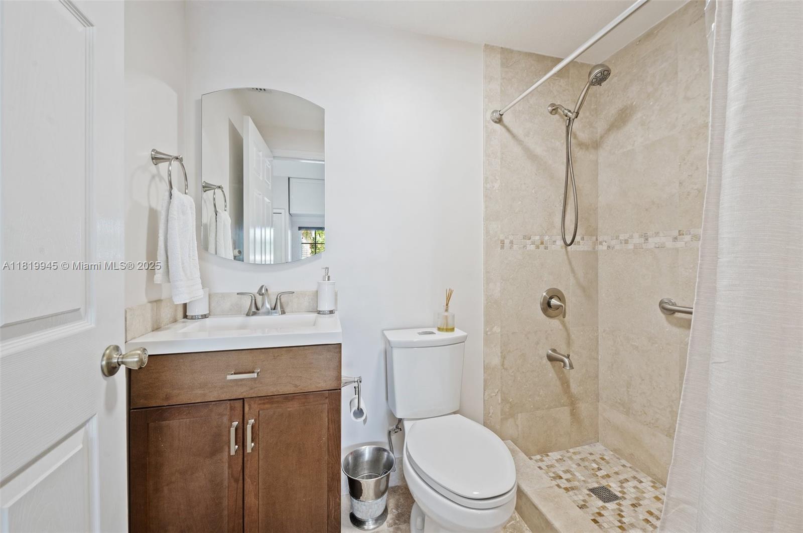 DORAL GLEN T-17816 - Residential