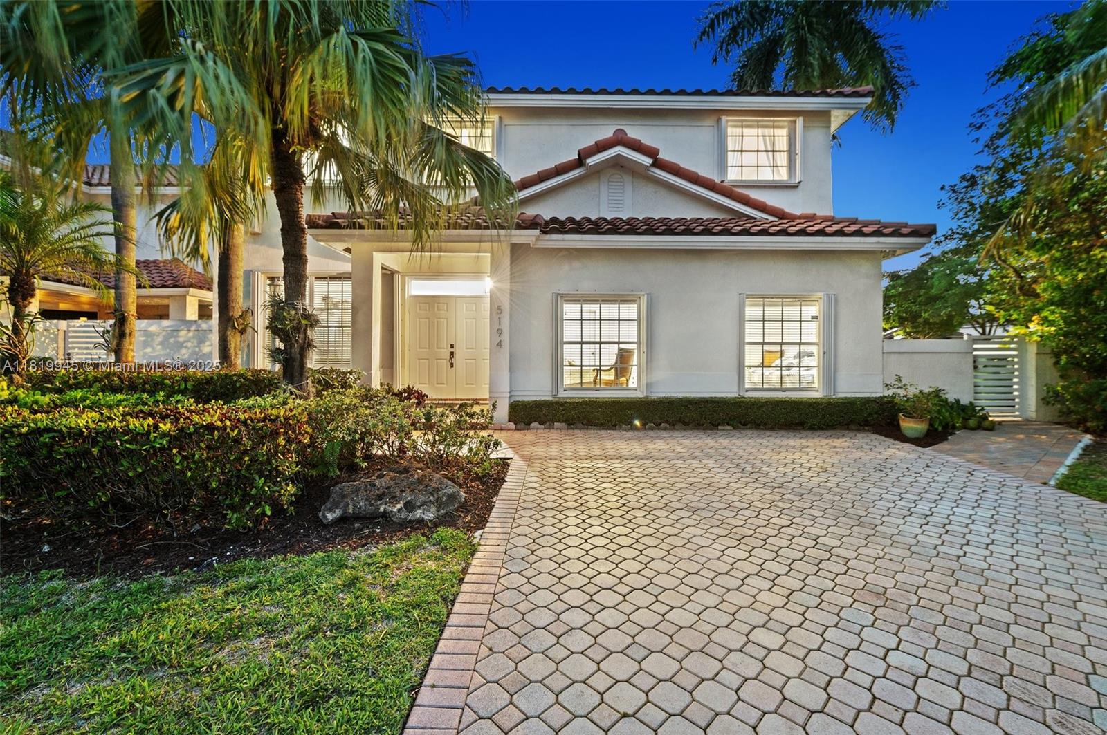 Property for Sale at 5194 Nw 106th Ave, Doral, Miami-Dade County, Florida - Bedrooms: 6 
Bathrooms: 5  - $1,375,000