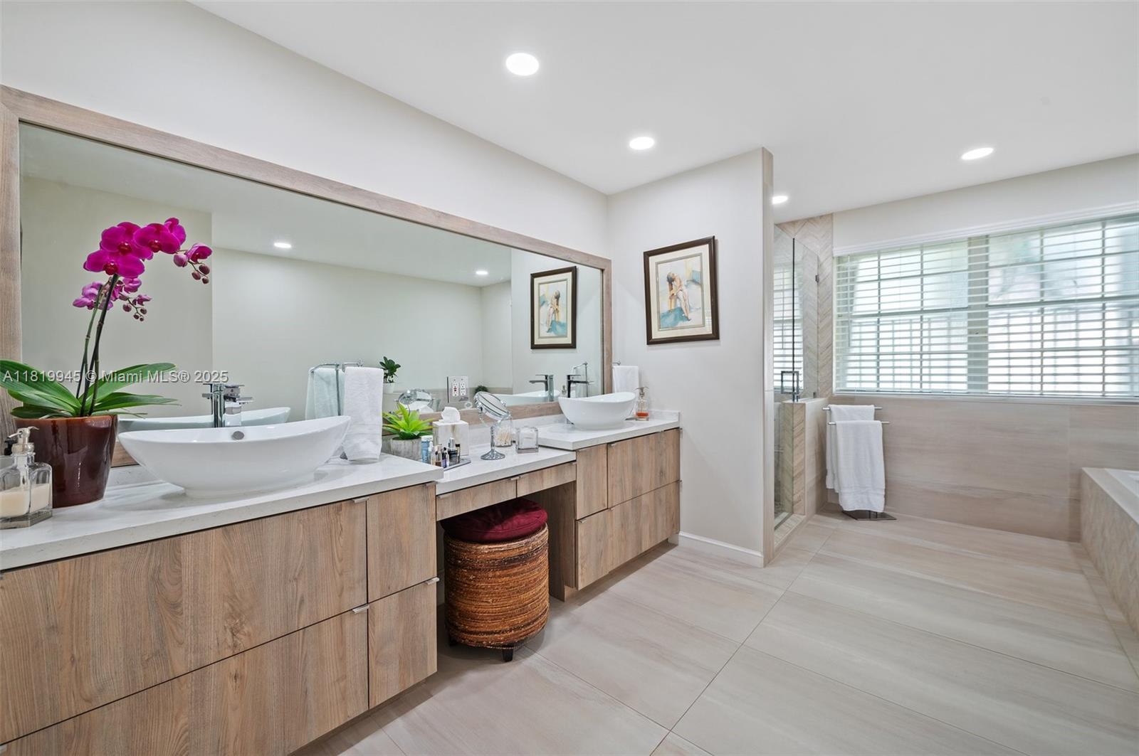 DORAL GLEN T-17816 - Residential