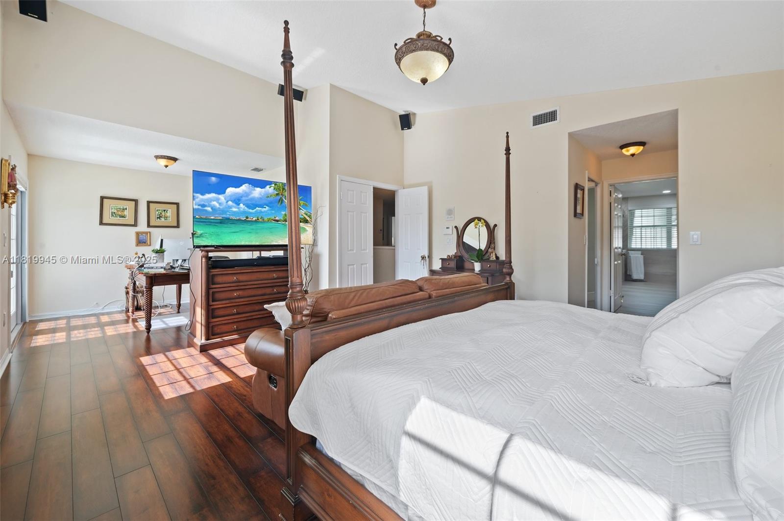 DORAL GLEN T-17816 - Residential