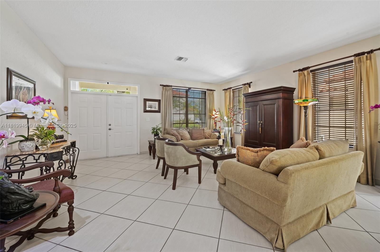 DORAL GLEN T-17816 - Residential