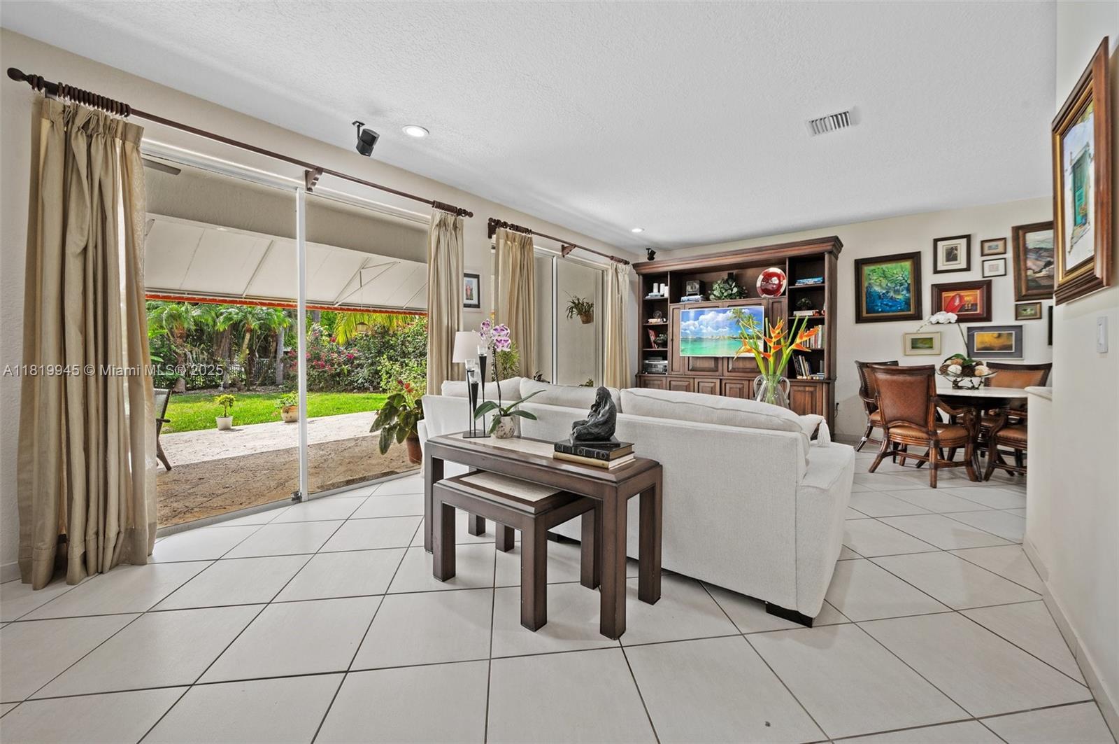 DORAL GLEN T-17816 - Residential