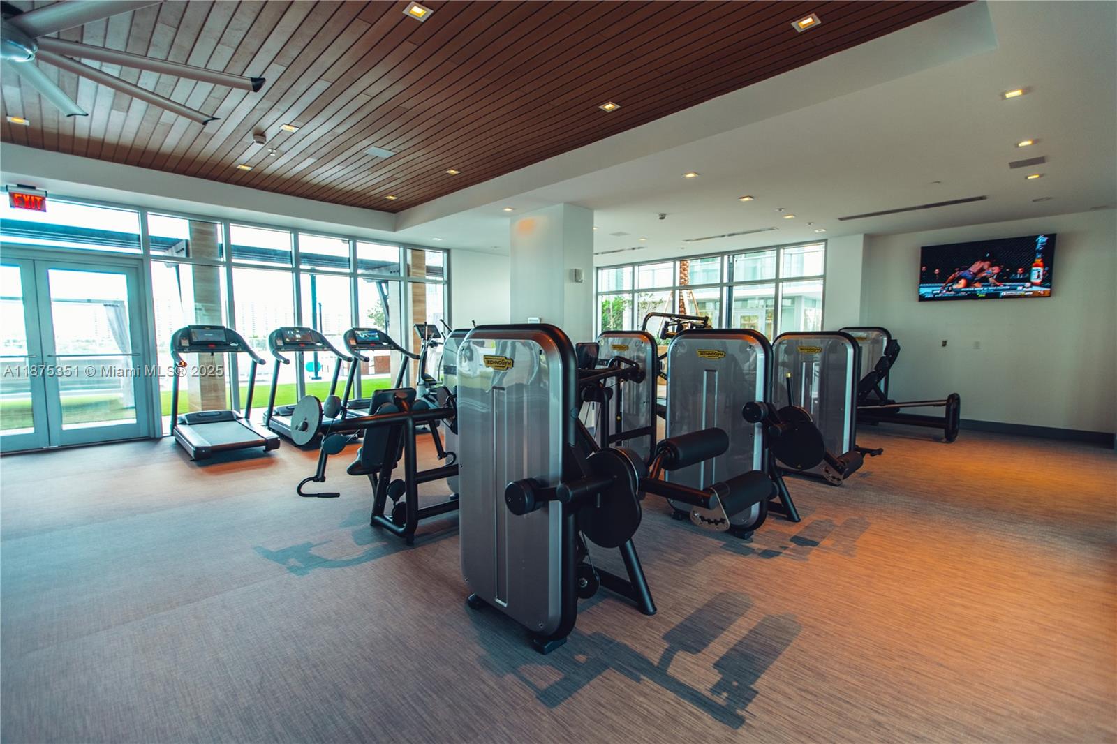 PARQUE TOWERS CONDO - Residential Lease