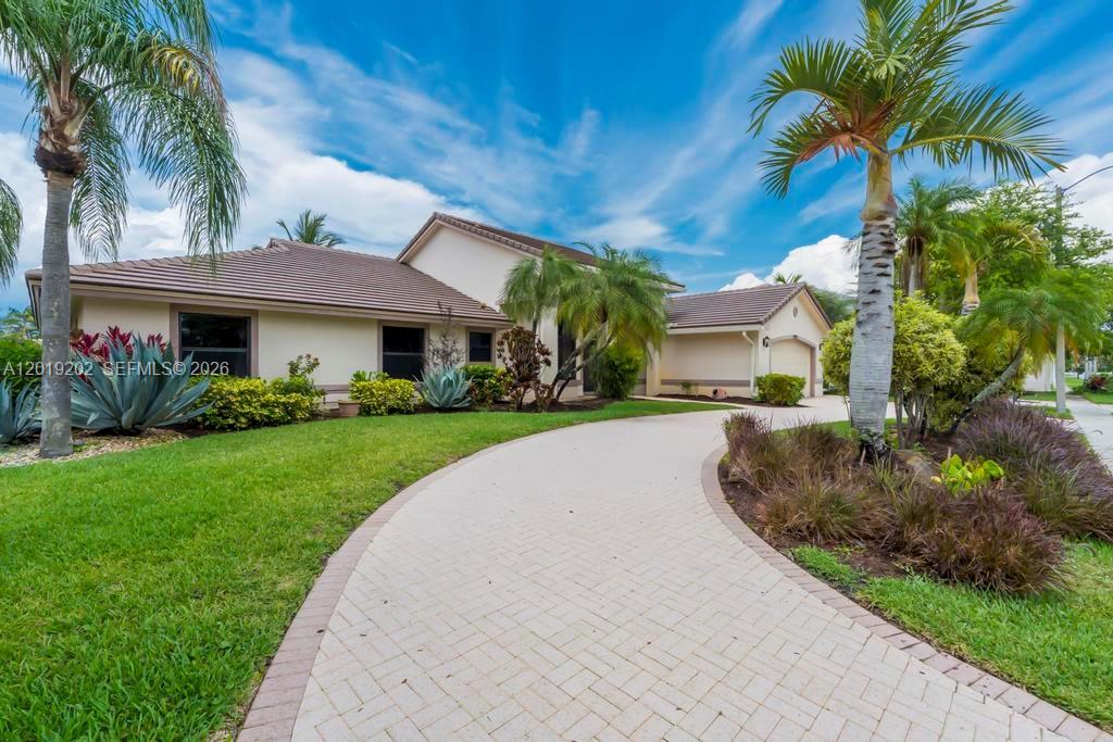 CHAPEL TRAIL REPLAT SECTI - Residential
