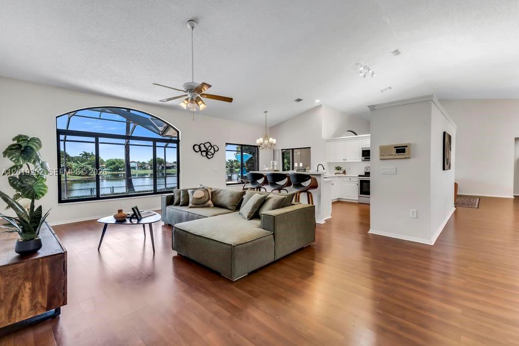 CHAPEL TRAIL REPLAT SECTI - Residential
