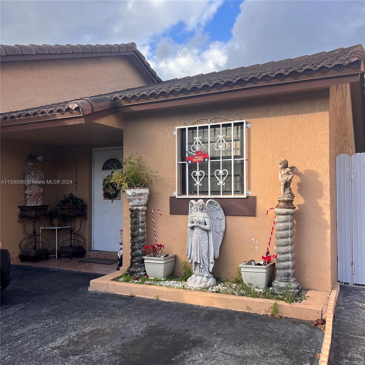 Centrally located charming 3/2 single family home. Close to FIU. Tenant occupied.