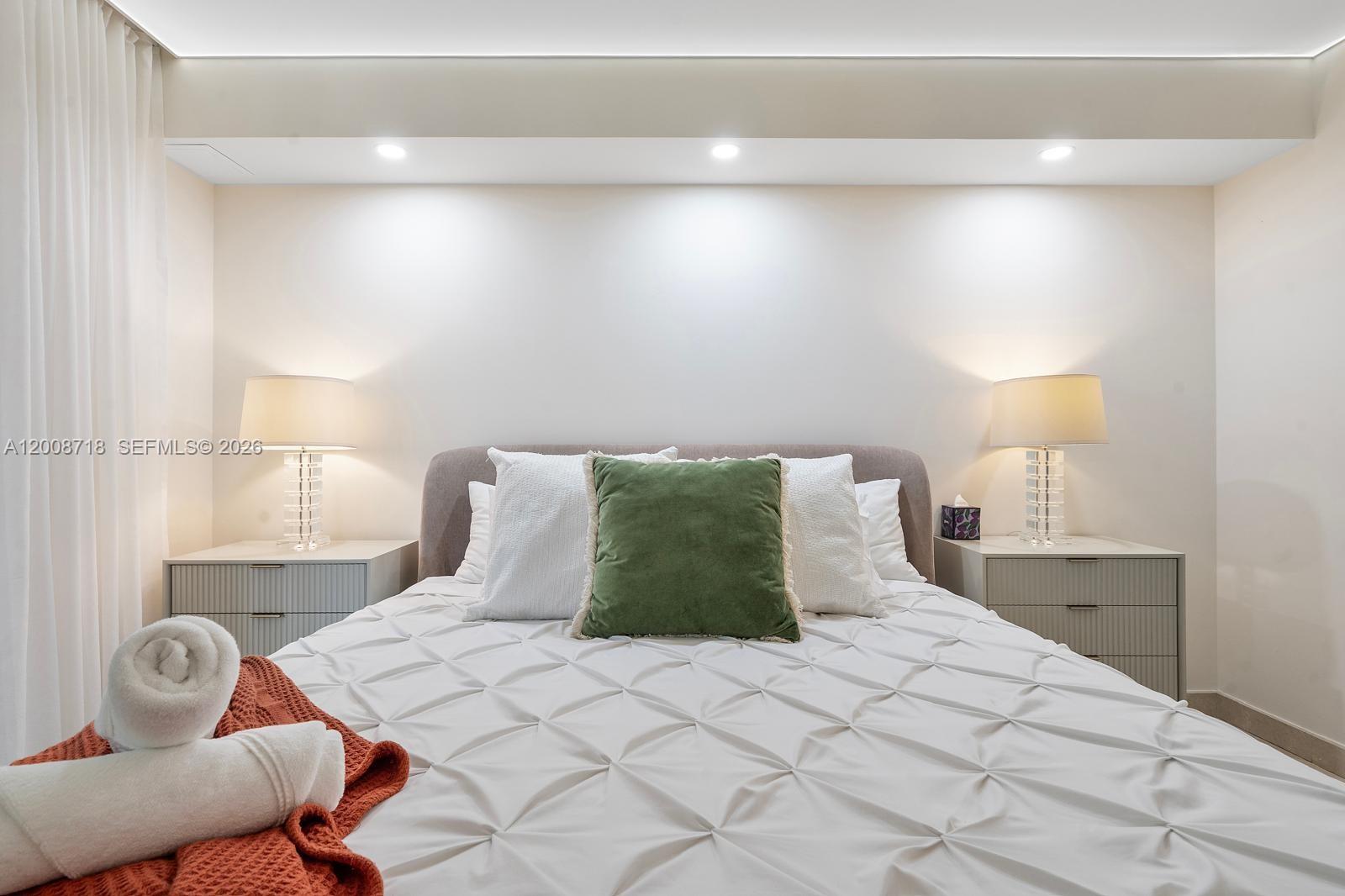 KING DAVID OF SUNNY ISLES - Residential