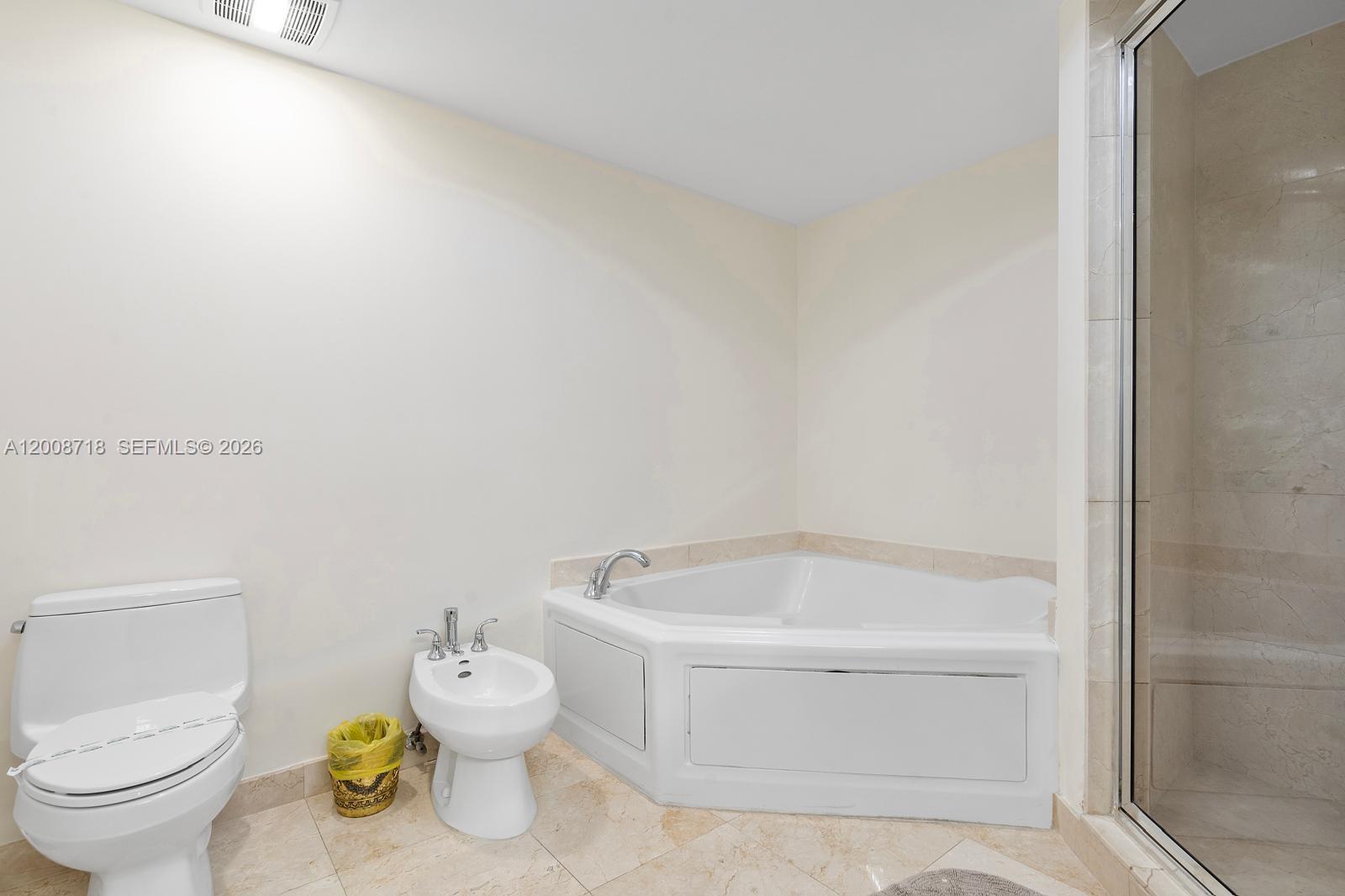KING DAVID OF SUNNY ISLES - Residential