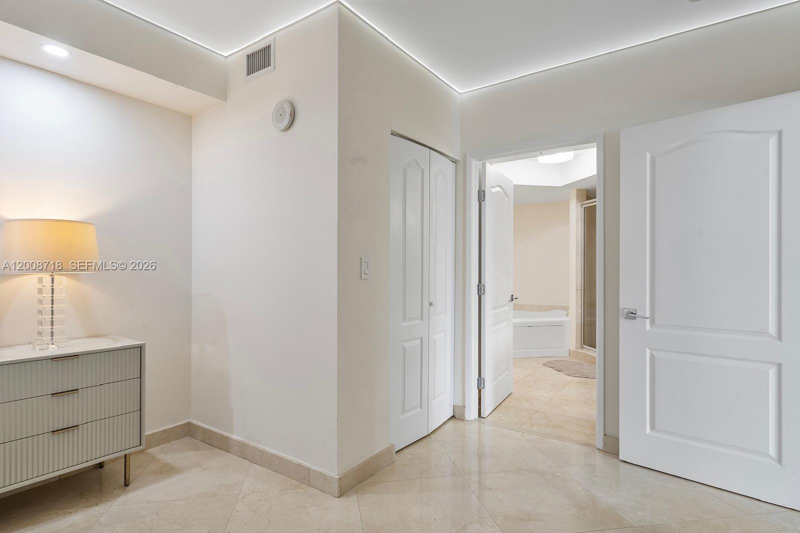 KING DAVID OF SUNNY ISLES - Residential