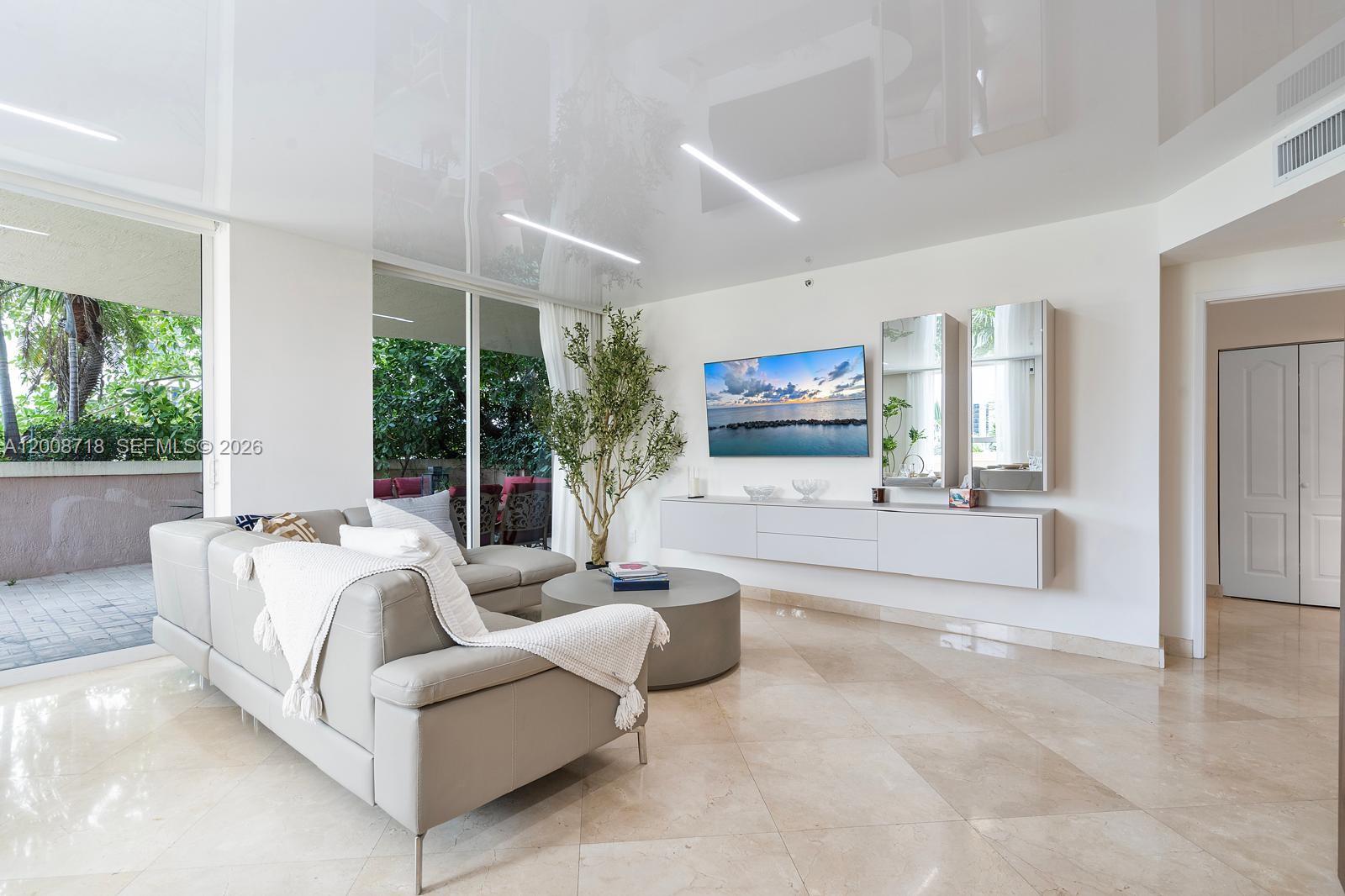 KING DAVID OF SUNNY ISLES - Residential