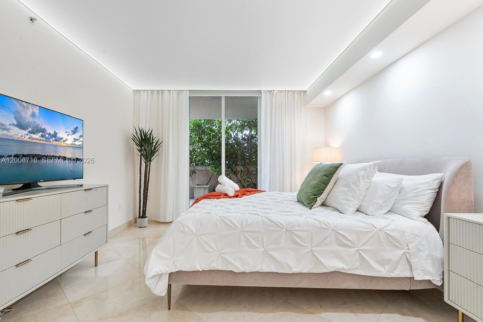KING DAVID OF SUNNY ISLES - Residential
