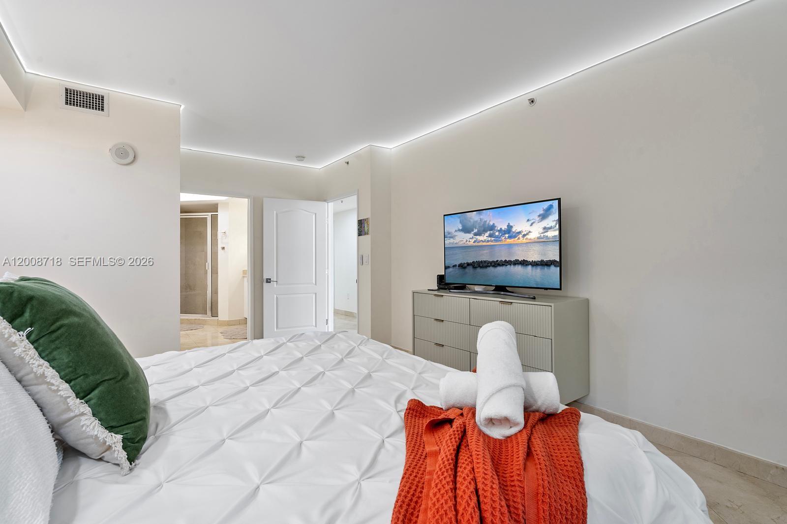 KING DAVID OF SUNNY ISLES - Residential