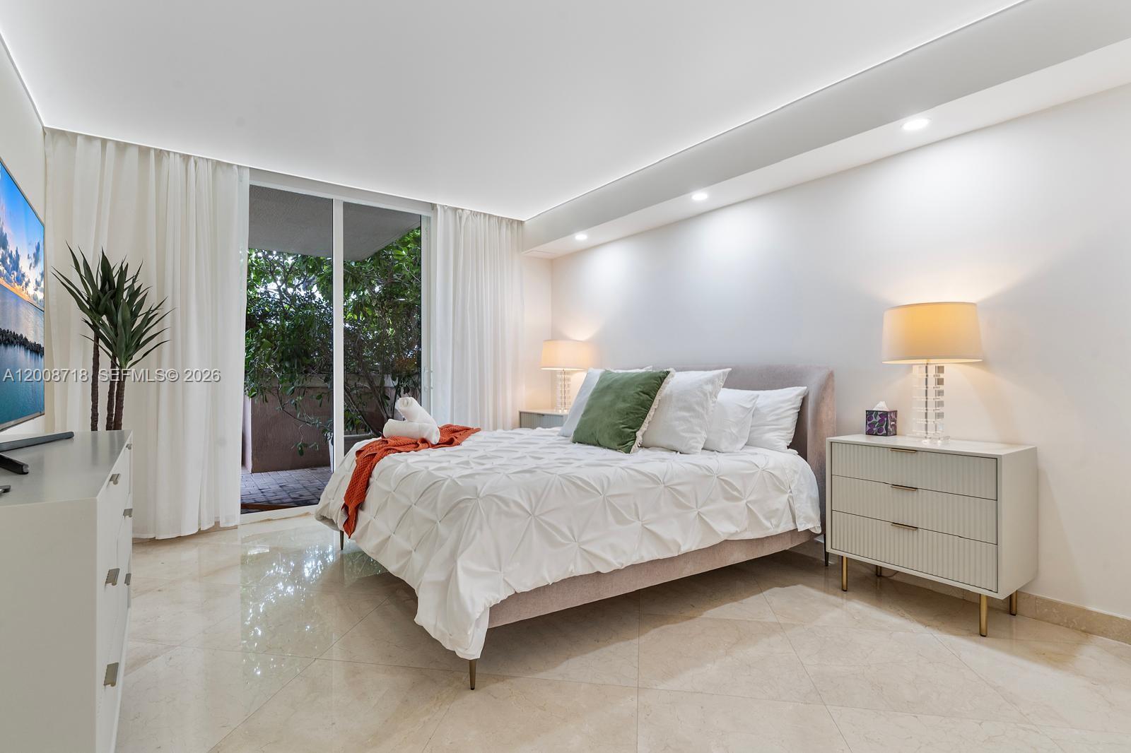 KING DAVID OF SUNNY ISLES - Residential