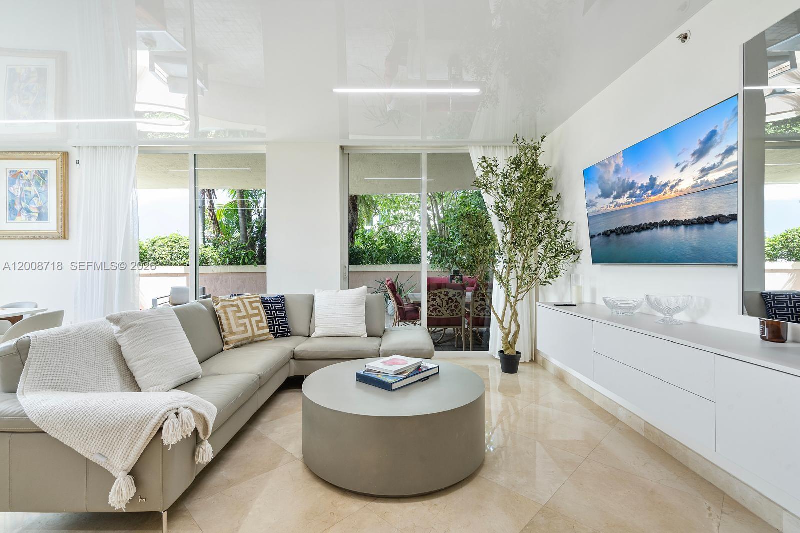 KING DAVID OF SUNNY ISLES - Residential