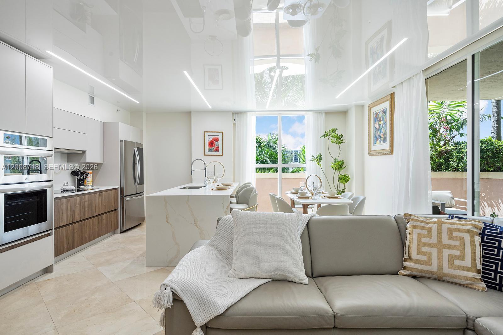 KING DAVID OF SUNNY ISLES - Residential
