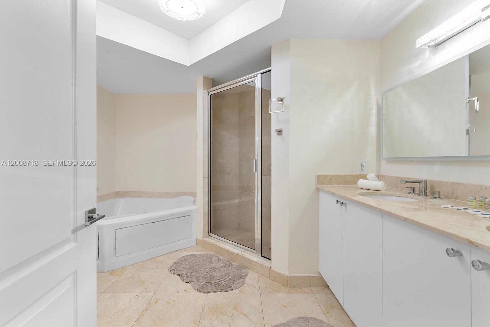 KING DAVID OF SUNNY ISLES - Residential