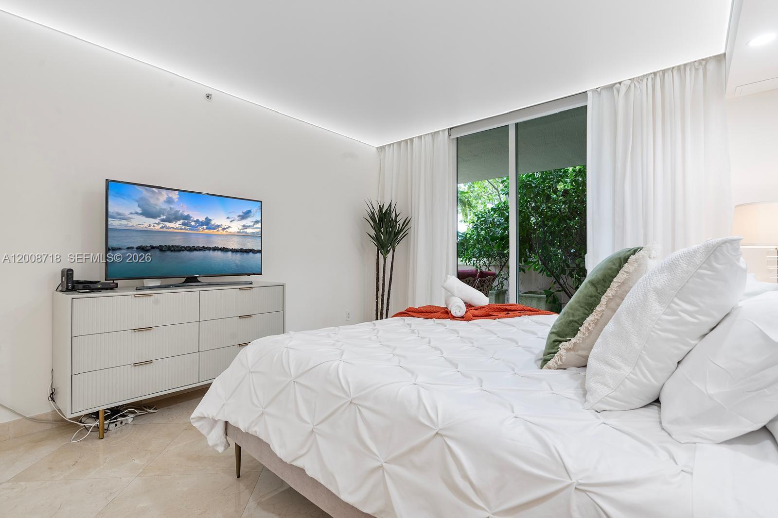 KING DAVID OF SUNNY ISLES - Residential