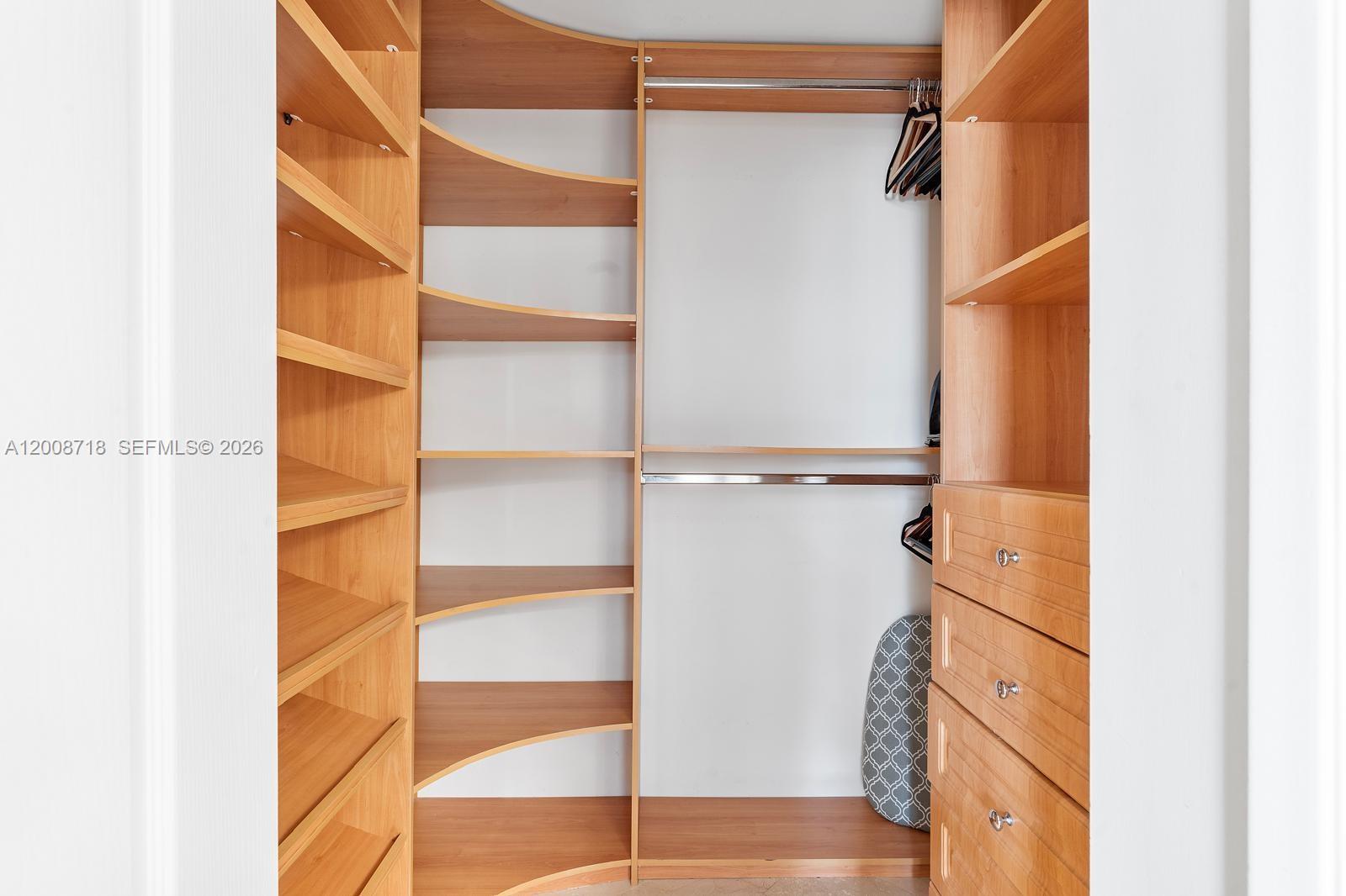 KING DAVID OF SUNNY ISLES - Residential