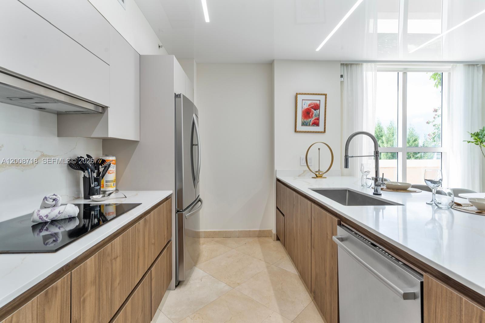 KING DAVID OF SUNNY ISLES - Residential