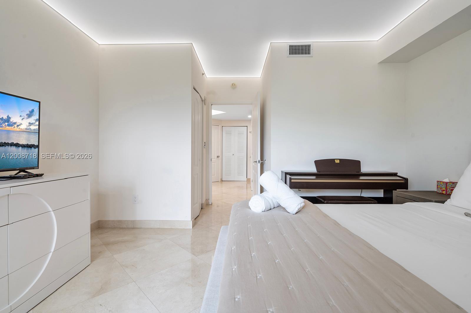 KING DAVID OF SUNNY ISLES - Residential