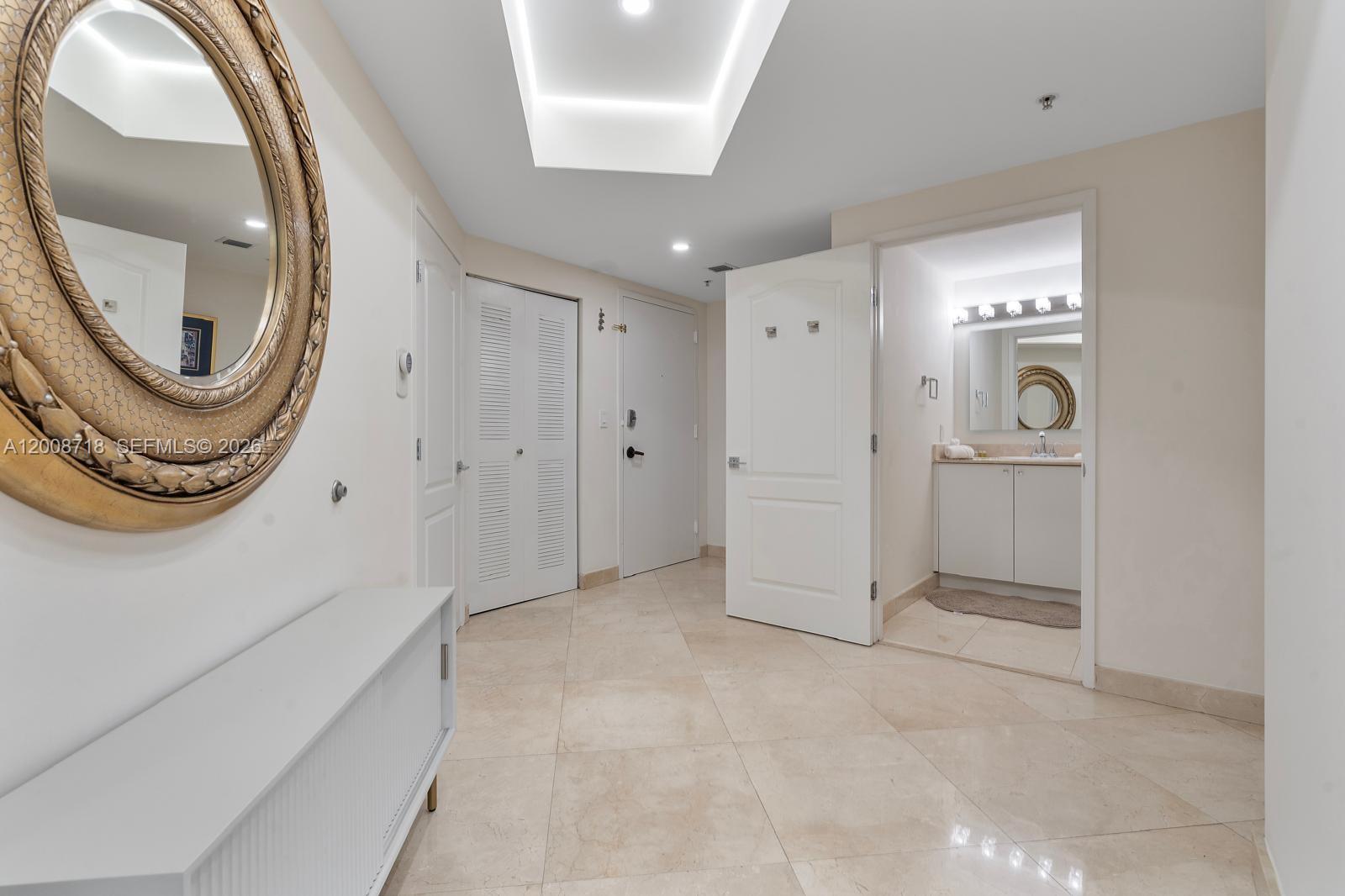 KING DAVID OF SUNNY ISLES - Residential