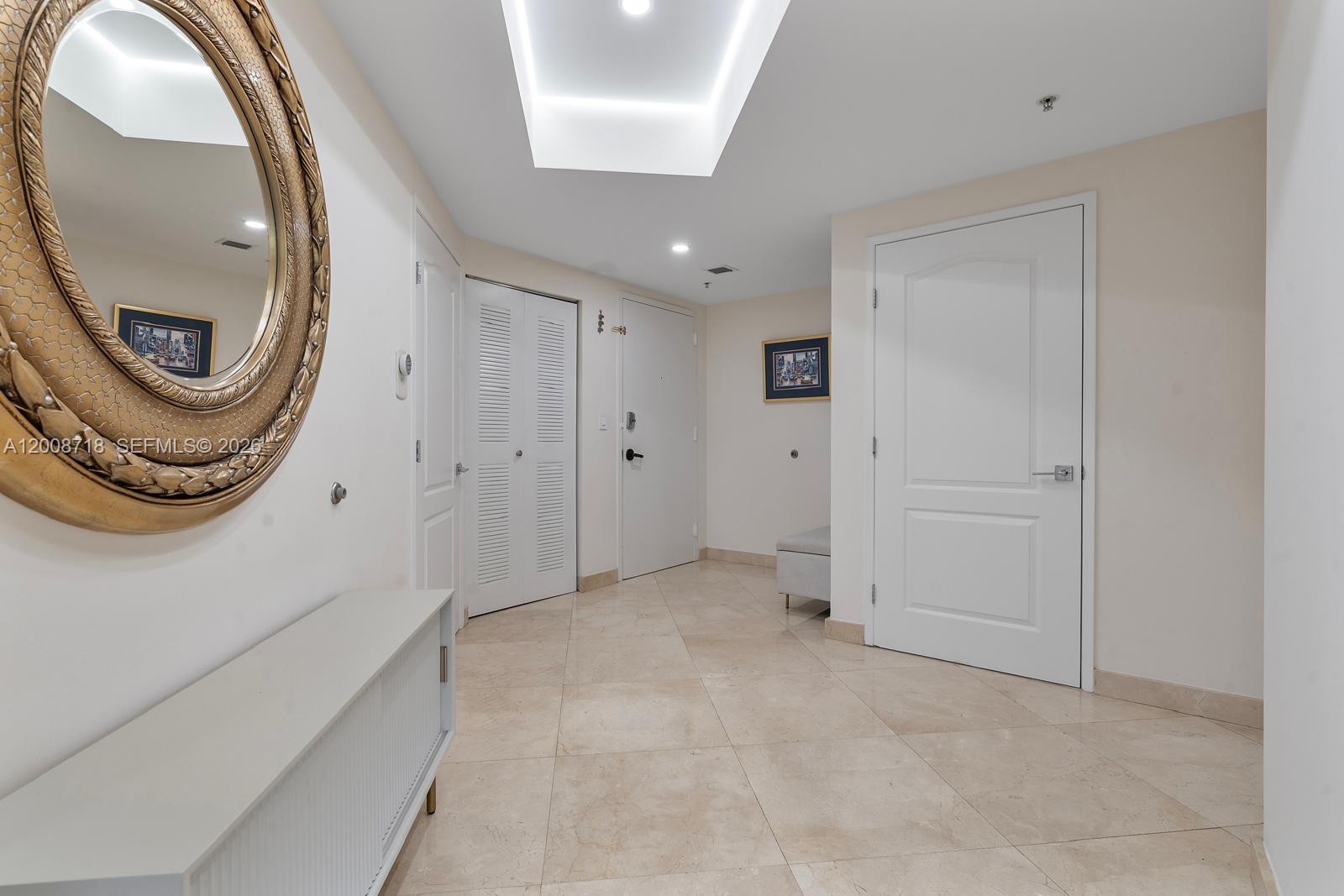 KING DAVID OF SUNNY ISLES - Residential