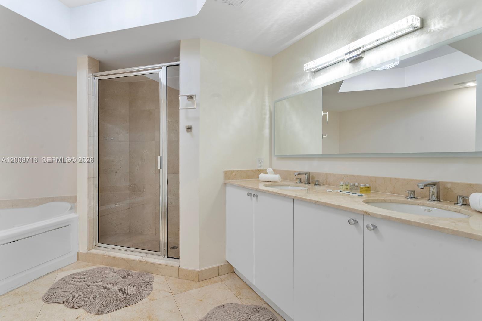 KING DAVID OF SUNNY ISLES - Residential