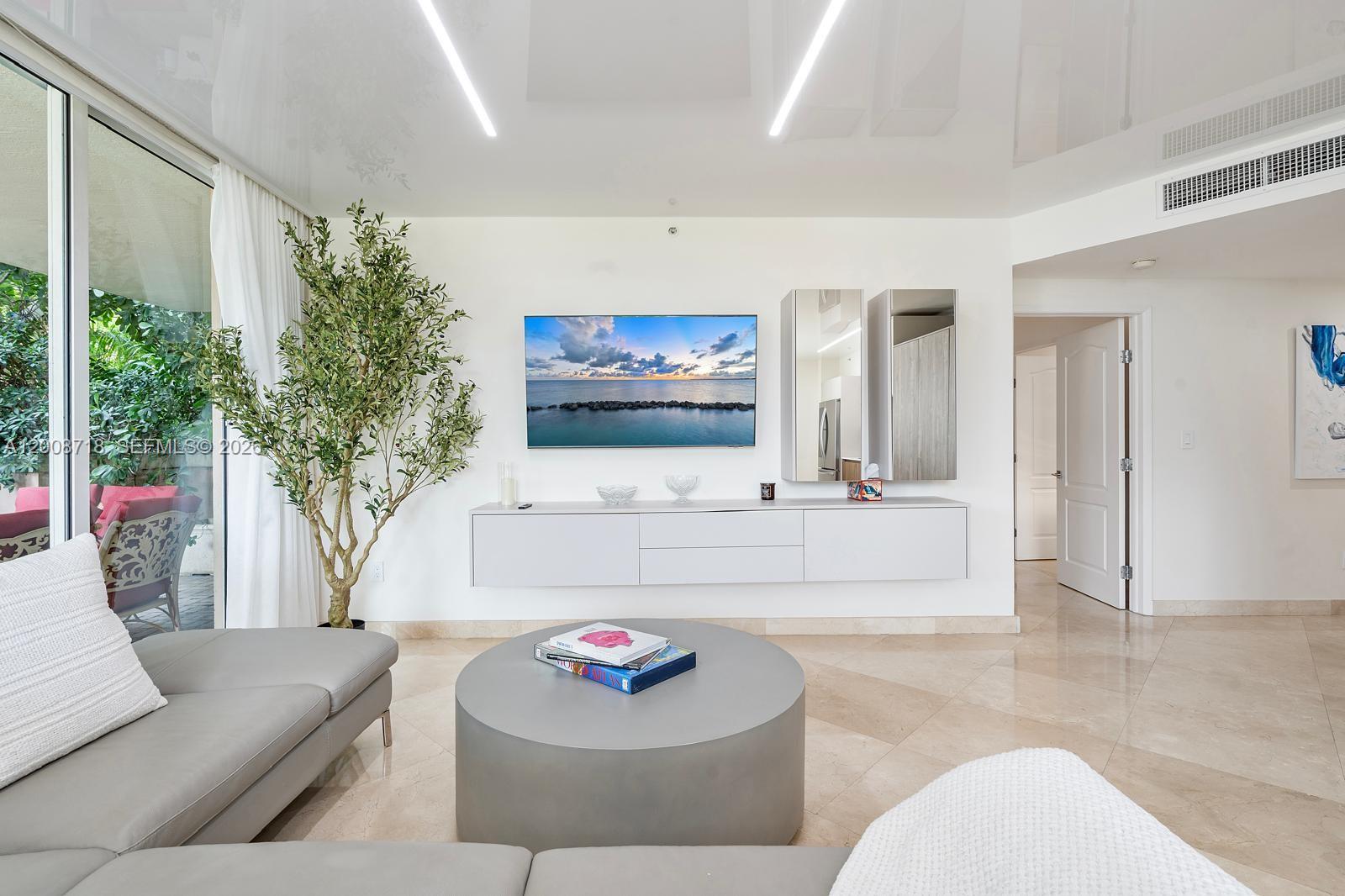 KING DAVID OF SUNNY ISLES - Residential