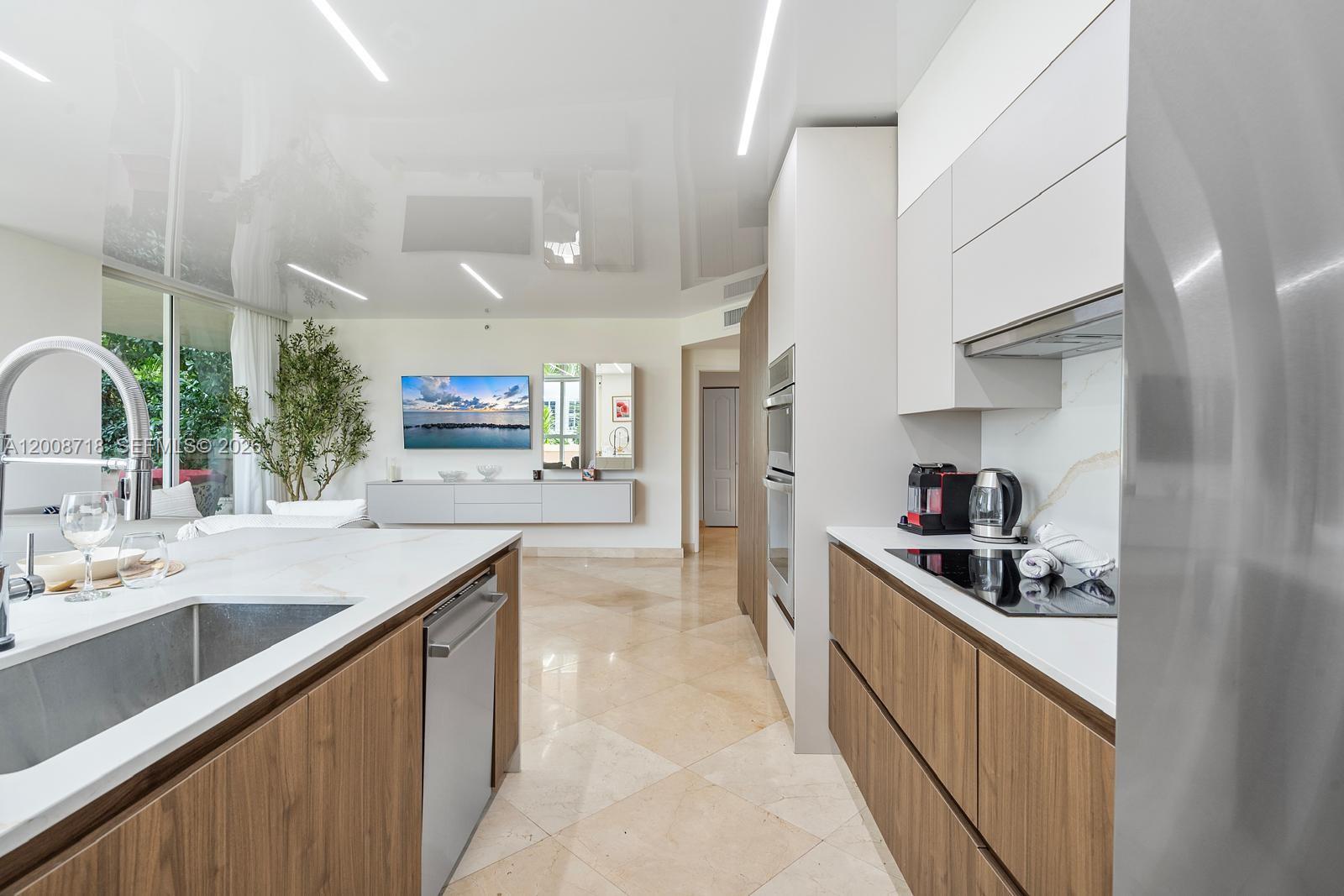 KING DAVID OF SUNNY ISLES - Residential