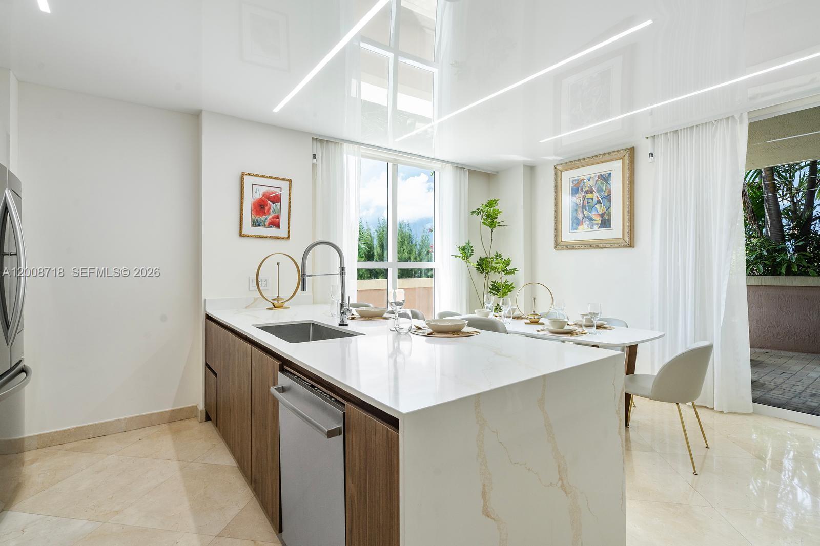KING DAVID OF SUNNY ISLES - Residential