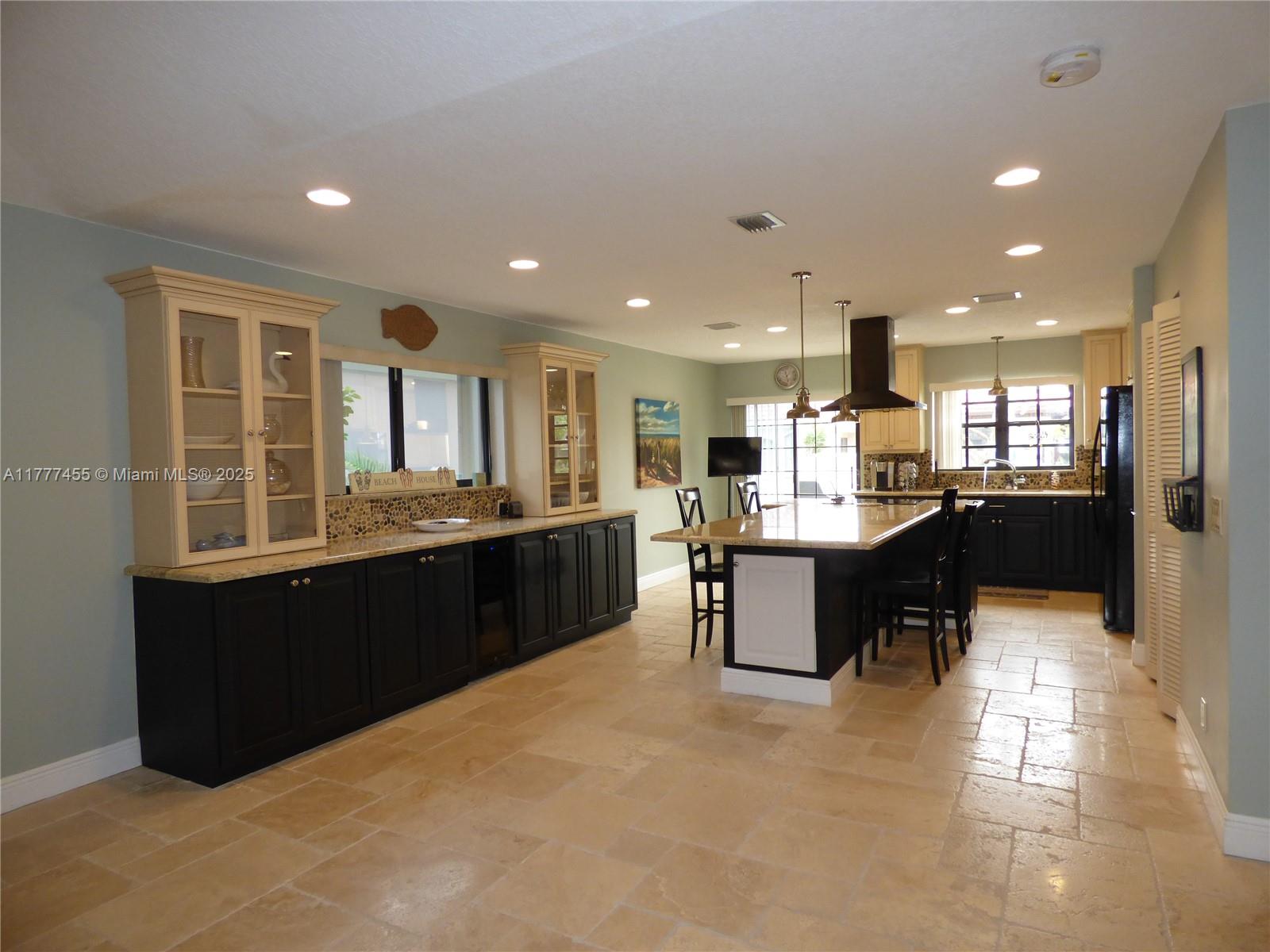 VIA DEL MAR CONDO - Residential Lease